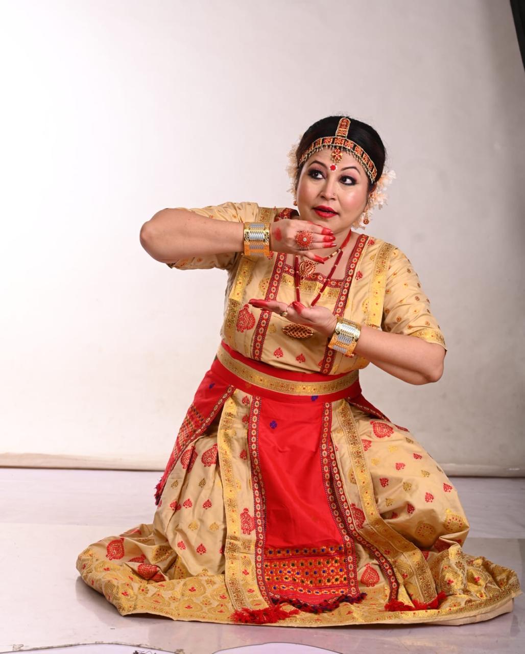 Tulika Bhuyan Barua presenting a classical dance expression